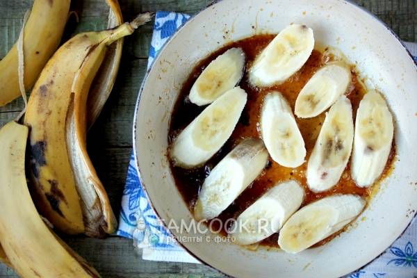 Жареные бананы в карамельном соусе