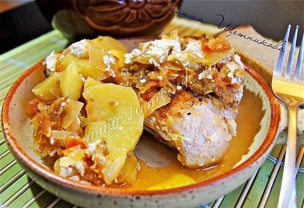 Курица с картошкой в горшочках со сметаной - Пошаговый рецепт с фото. Вторые блюда. Блюда из курицы
