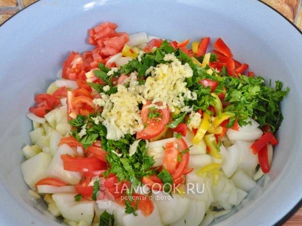 Салат из патиссонов, помидоров, перца болгарского и чеснока на зиму
