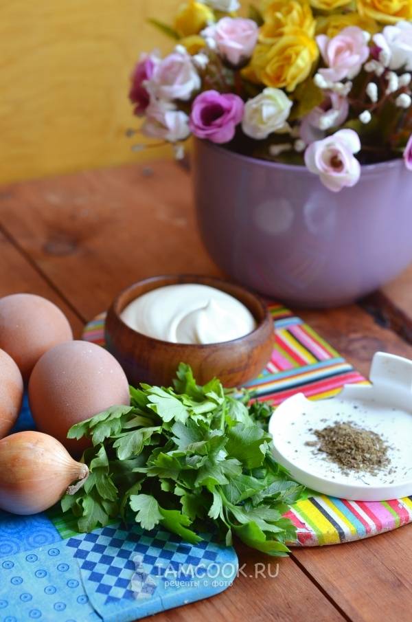 Салат с яйцами, огурцами и зелёным луком &#; Лайфхакер