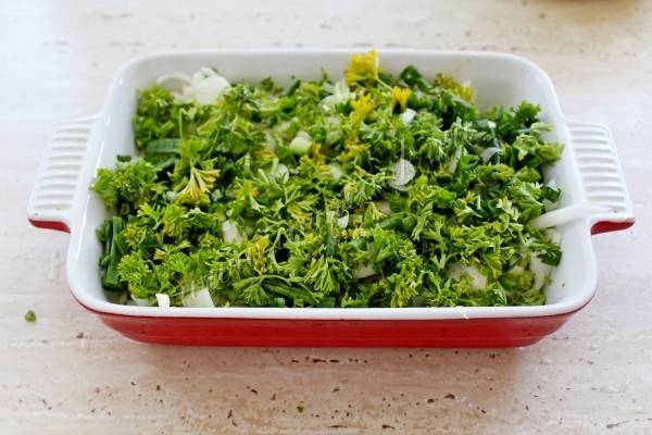 Заливной пирог с капустой и фаршем в духовке: рецепт - Лайфхакер