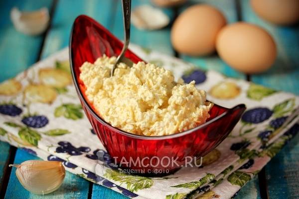 Как приготовить Еврейская закуска из яиц, плавленного сыра с чесноком рецепт пошагово