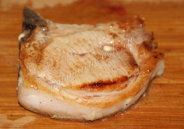 10 способов пожарить сочную и вкусную свинину на кости - Лайфхакер