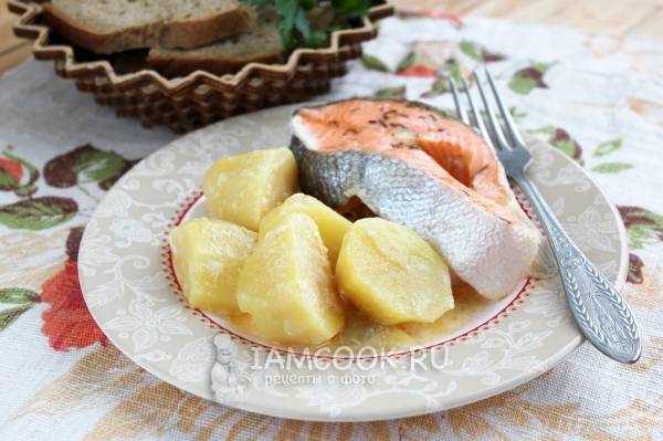 Картофель с рыбным филе в мультиварке