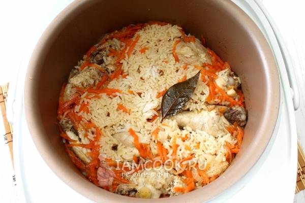 Рассыпчатый плов с курицей из смеси риса в мультиварке: рецепт с фото