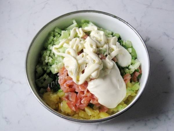 Как приготовить салат со свежим огурцом