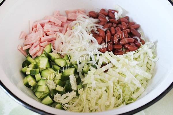 Салат с ветчиной, сладким перцем и красной фасолью — рецепты | Дзен