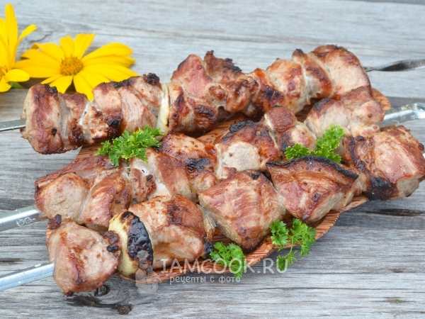 Сувлаки из свинины - традиционная греческая уличная еда