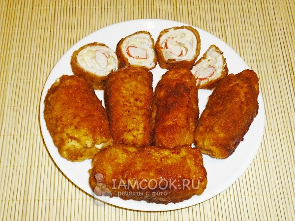 Рулетики куриные с крабовыми палочками и сыром, рецепт с фото