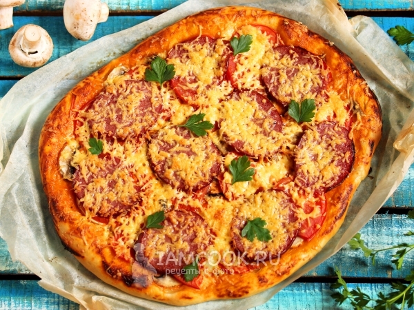 Пицца на дрожжевом тесте с грибами и колбасой
