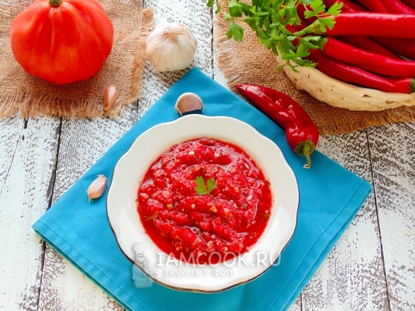 Аджика из помидоров и перца (без варки), рецепт с фото