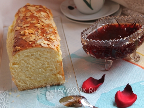 Сладкий хлеб со сливочной прослойкой, рецепт с фото