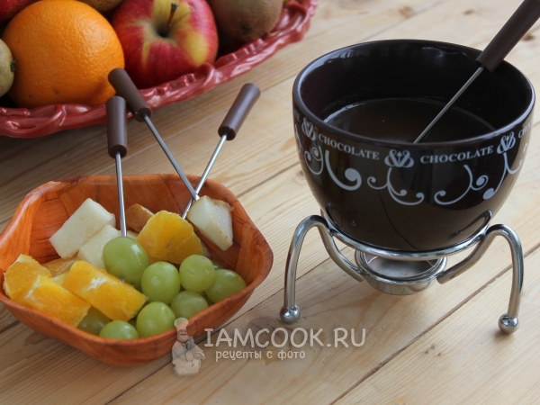 Шоколадное фондю с фруктовыми шашлыками рецепт – Шведская кухня: Выпечка и десерты. «Еда»