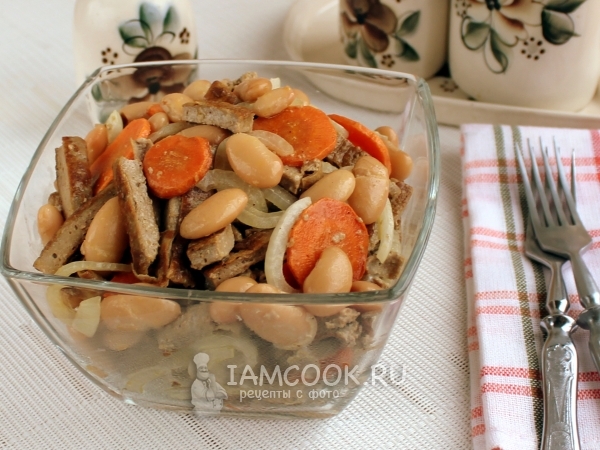 Печеночный салат с морковью, луком и фасолью, рецепт с фото