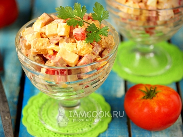 Салат с колбасой и помидорами, рецепт с фото