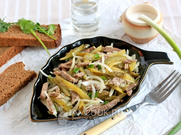 Салат Шахтёрский с мясом и солеными огурцами рецепт с фото пошагово