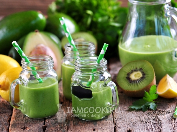 Витаминный смузи из авокадо и шпината, рецепт с фото