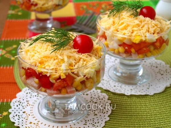 Слоёный салат с копчёной курицей и сыром: рецепт с фото