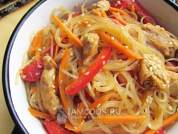 Рецепт: Фунчоза с курицей и овощами - с морковью по-корейски и овощами