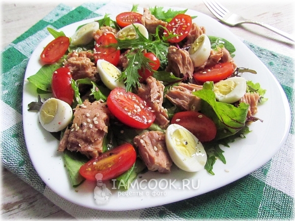 Овощной салат с тунцом и сухариками – кулинарный рецепт