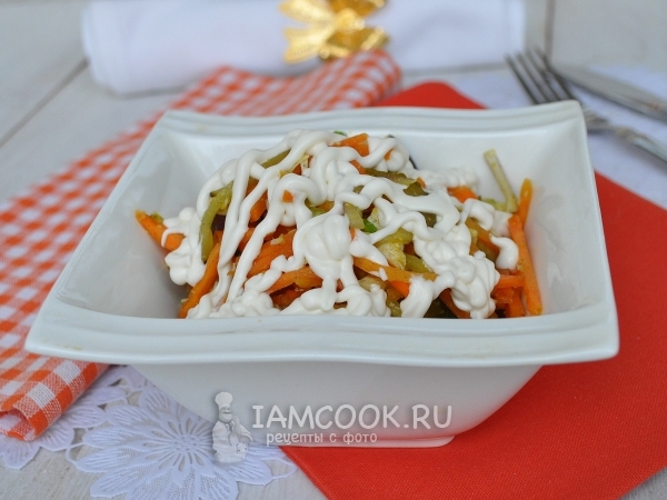 Салат «Лисичка» с корейской морковкой, рецепт с фото