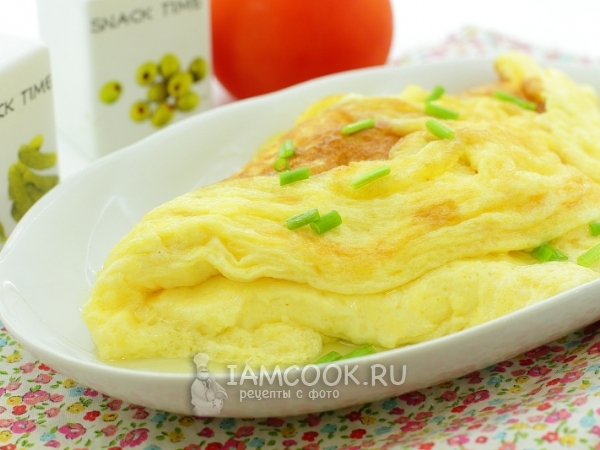 Пышный омлет с молоком и яйцом на сковороде - 5 рецептов с фото пошагово