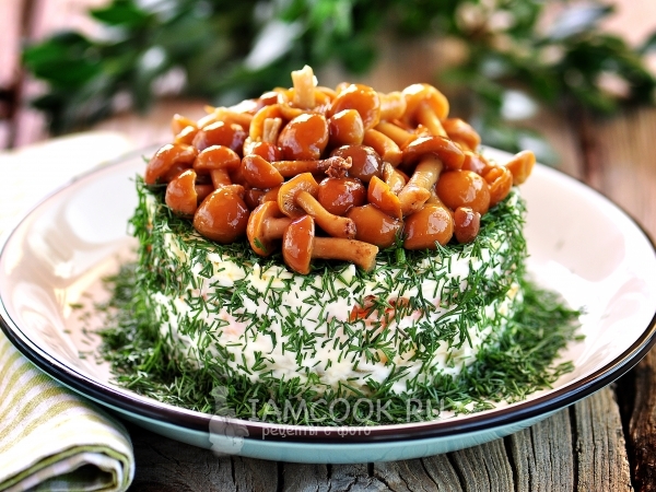 Салат с грибами на праздничный стол: пошаговый рецепт
