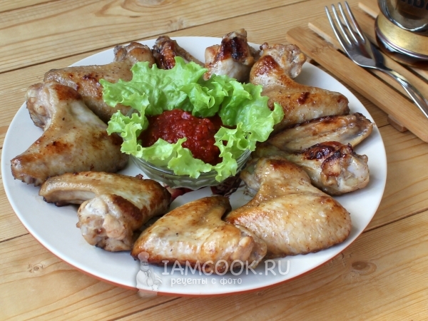 Тушеные куриные крылышки с подливкой в мультиварке - простой и вкусный рецепт с пошаговыми фото