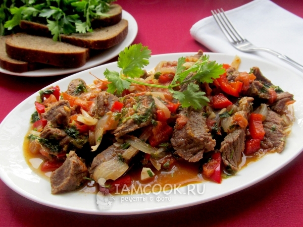 Запечённая говядина с овощами в рукаве в духовке: рецепт - Лайфхакер