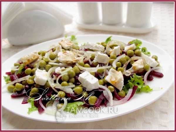 Свекольный салат с брынзой и горошком, рецепт с фото