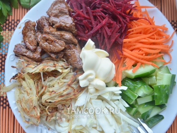 Гой Ча – вьетнамский салат с пряной свининой и рисовыми чипсами