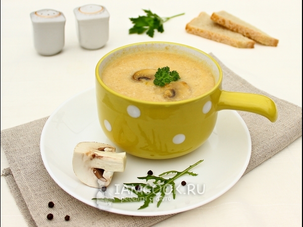 Крем суп с курицей, картофелем и грибами