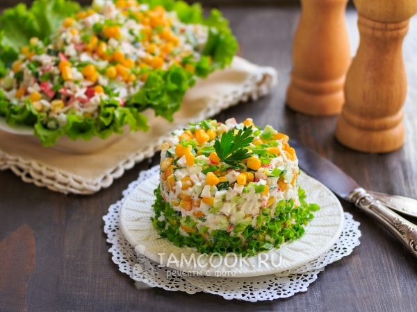 Салат с крабовыми палочками и соленым огурцом — рецепт с фото